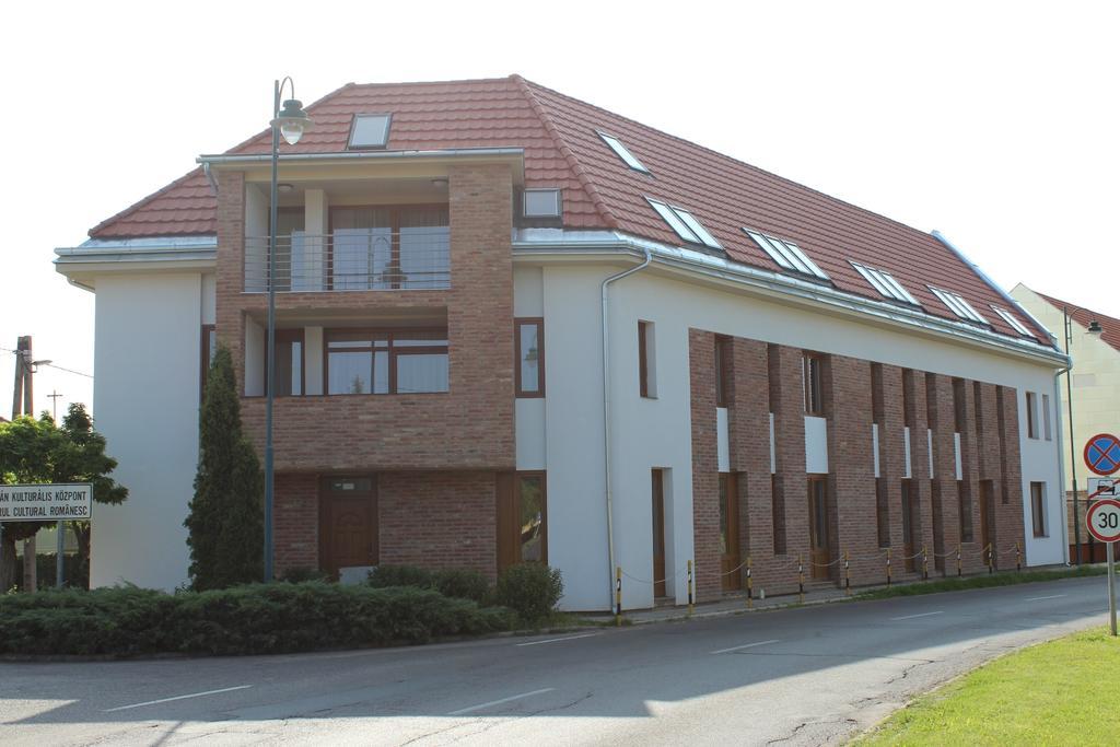 Gyulai Brill Apartman Cameră foto