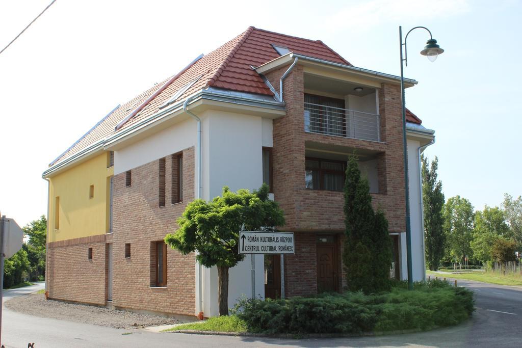 Gyulai Brill Apartman Cameră foto